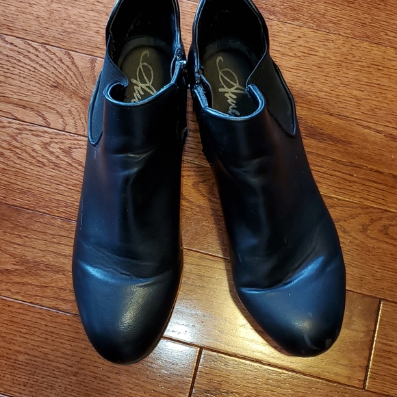CUTE black ankle boots, flat heel size 11 - Picture 1 of 9
